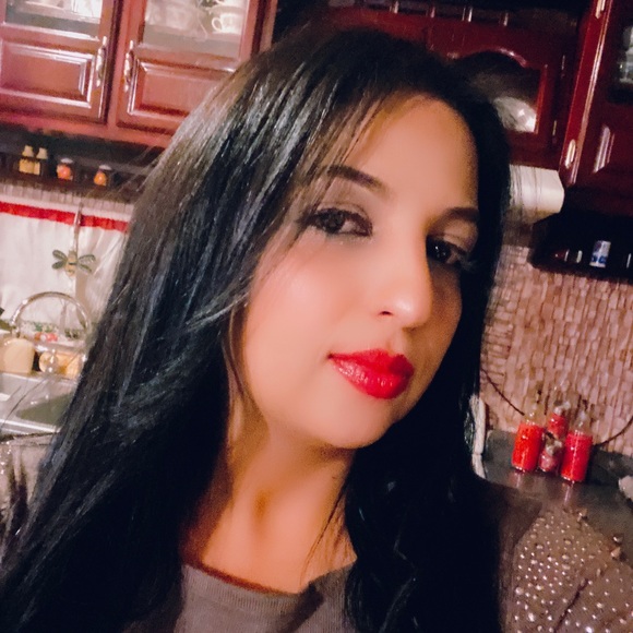 Meet your Posher, Berenice - Picture 1 of 1